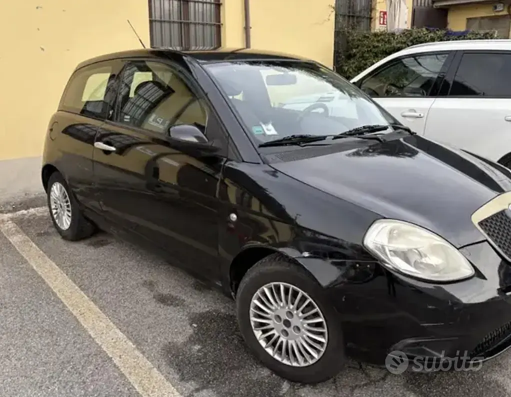 Usata Lancia Ypsilon 60 CV (44 kW) 2008 Nero Utilitaria