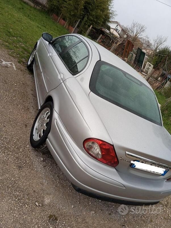 Usata Jaguar X-type 131 CV (96 kW) 2004 Grigio Berlina