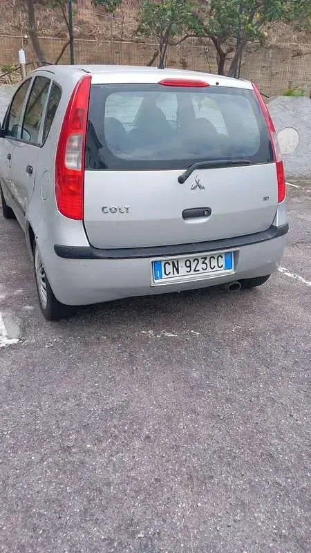 Usata Mitsubishi Colt Inform 95 CV (69 kW) 2005 Grigio Utilitaria
