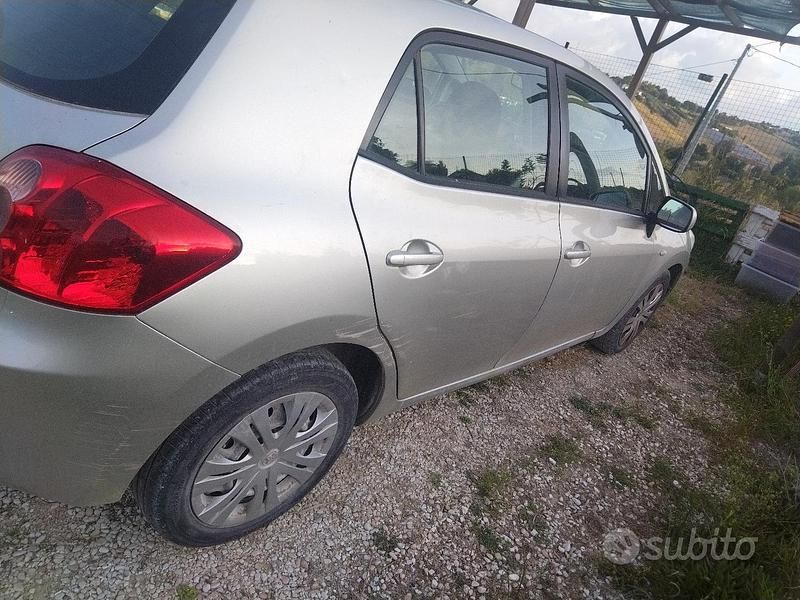 Usata Toyota Auris 90 CV (66 kW) 2009 Grigio Berlina