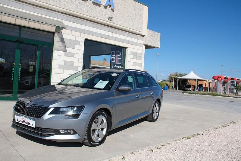 Usata Skoda Superb Executive 150 CV (110 kW) 2016 Grigio Station wagon