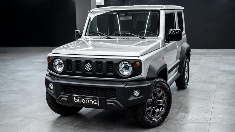 Grigio argento metal perlato Usata 2019 Suzuki Jimny SUV | 34.999 € (Buon prezzo) - Immagine 1/4