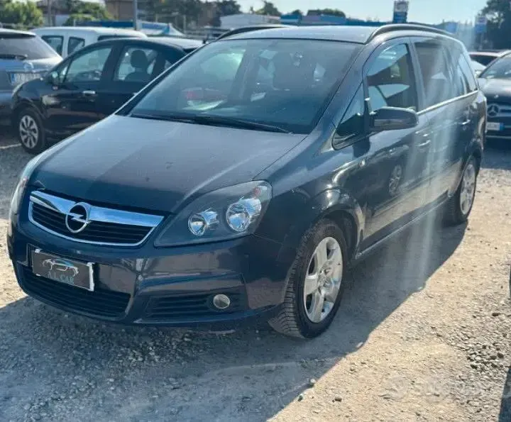 Usata Opel Zafira 125 CV (91 kW) 2010 Blu Monovolume