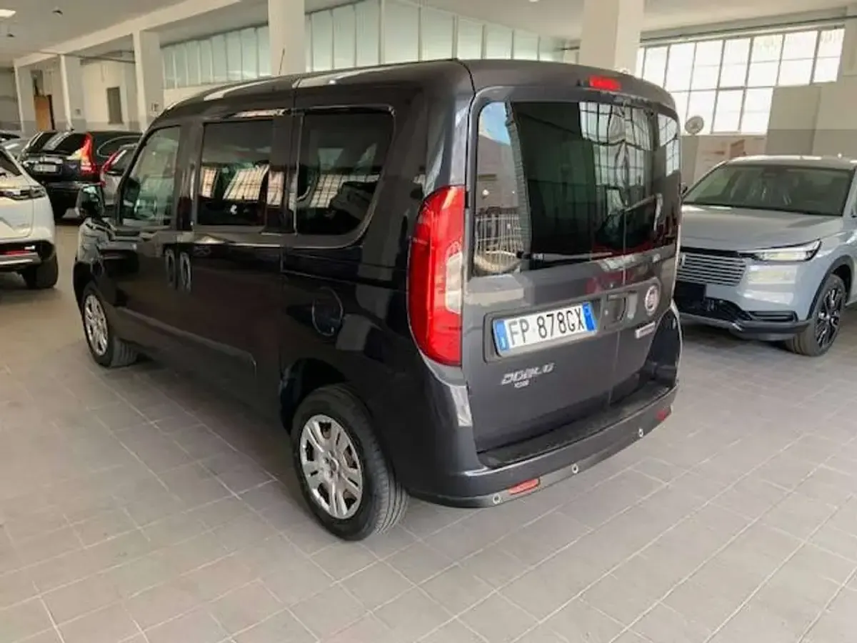 Usata Fiat Doblò 105 CV (77 kW) 2018 Grigio Monovolume