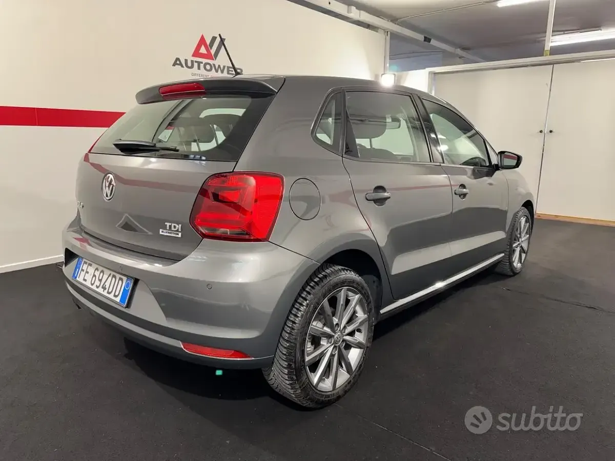 Begagnad VW Polo Highline 90 HK (66 kW) 2016 Grå Sedan
