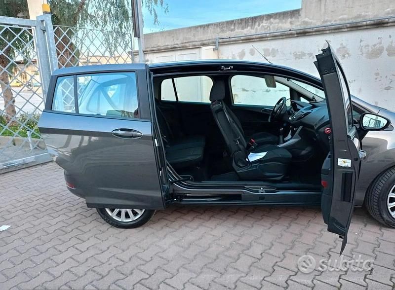 Begagnad Ford B-MAX 75 HK (55 kW) 2015 Brun Minibuss
