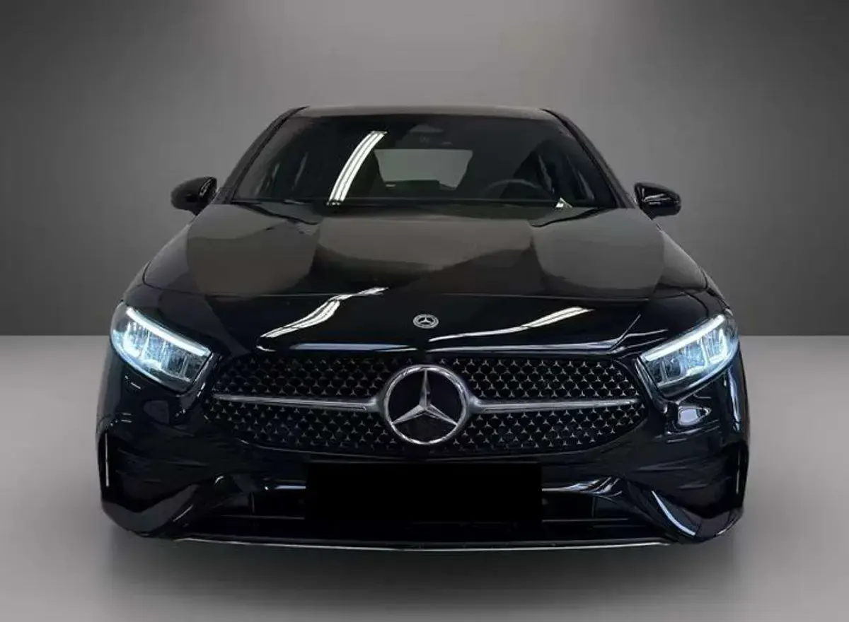 Usata Mercedes A180 Premium 136 CV (100 kW) 2025 Nero Berlina