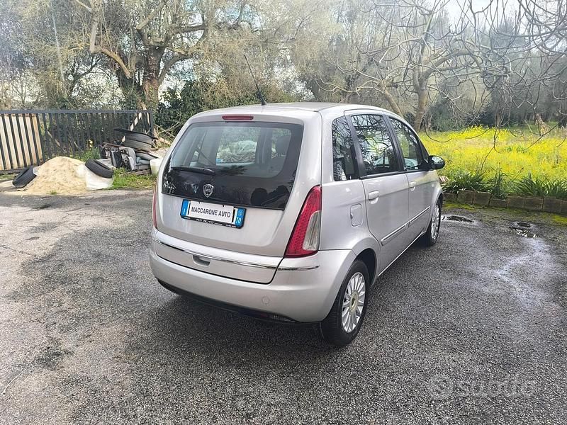 Usata Lancia Musa Gold 95 CV (69 kW) 2013 Argento Monovolume