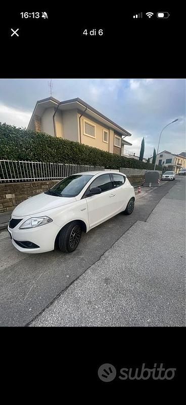 Usata Lancia Ypsilon Gold 69 CV (50 kW) 2018 Bianco Utilitaria
