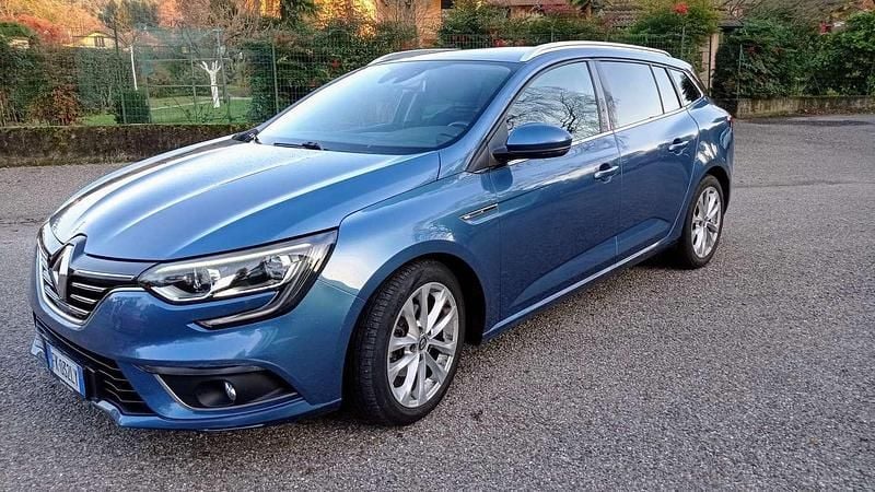 Usata Renault Mégane IV Intens 110 CV (80 kW) 2017 Blu/azzurro Station wagon