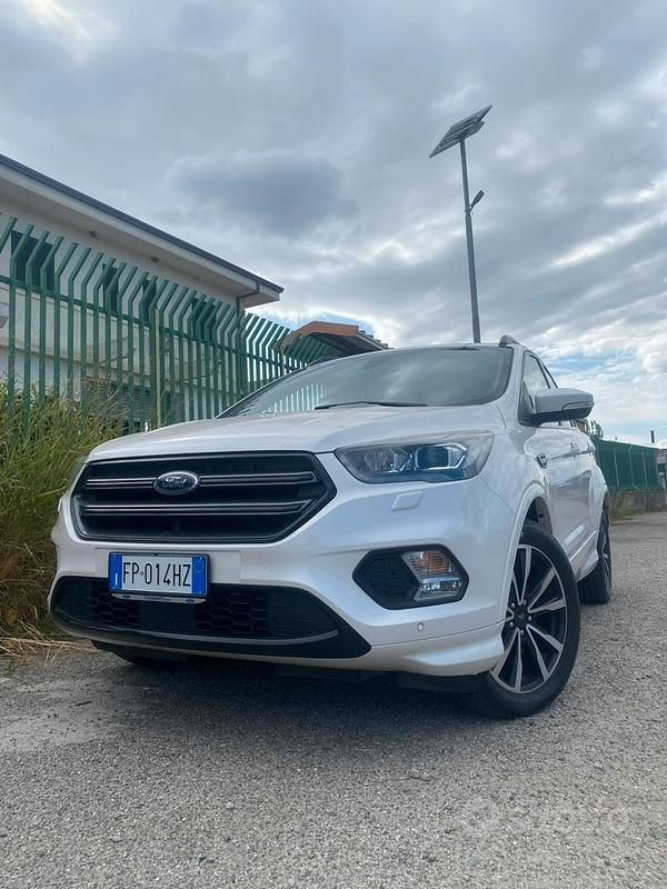 Usata Ford Kuga 120 CV (88 kW) 2018 Bianco SUV