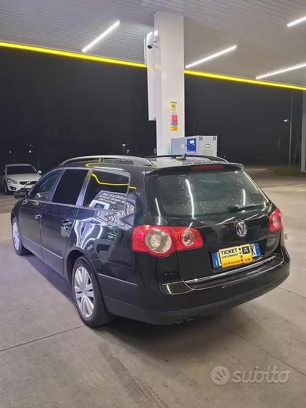 Usata VW Passat 105 CV (77 kW) 2010 Nero Station wagon