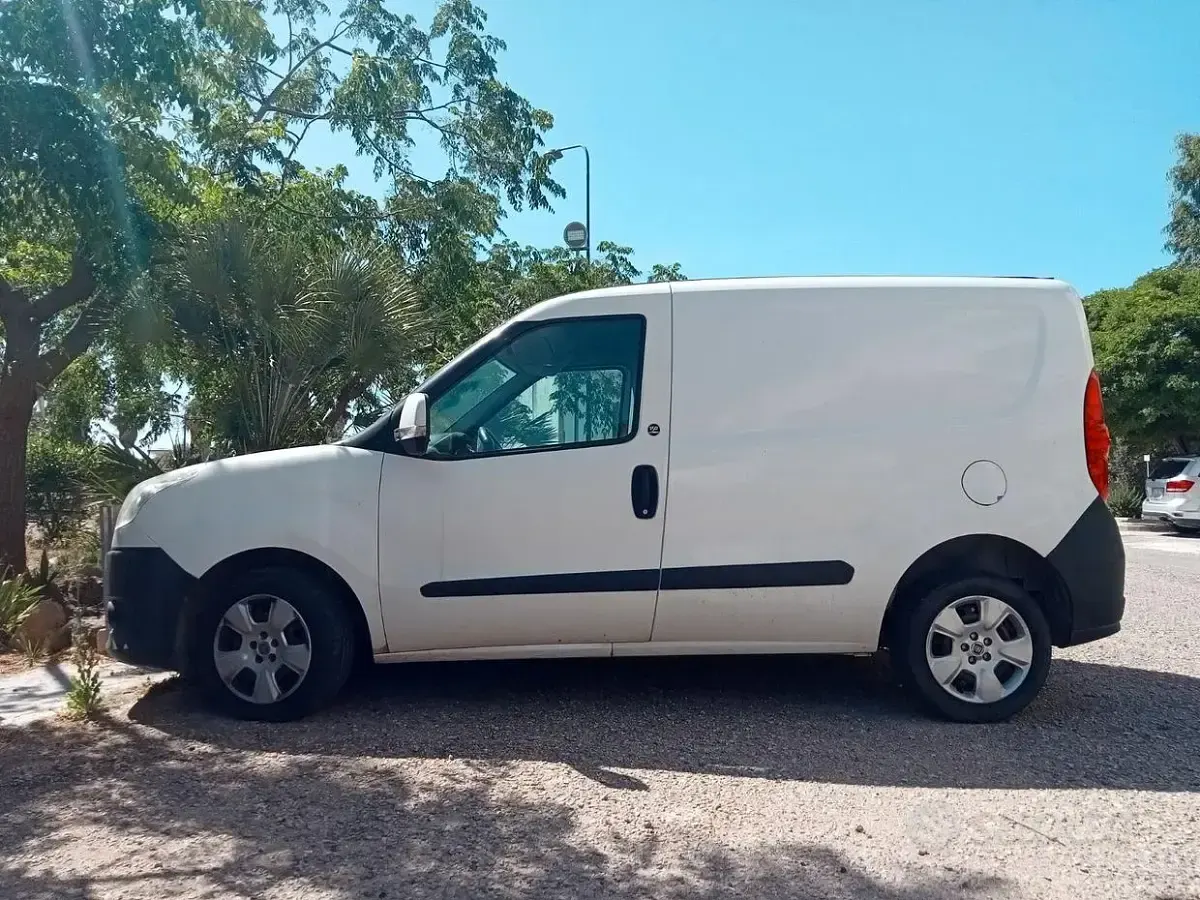 Usata Fiat Doblò 101 CV (74 kW) 2011 Bianco Monovolume
