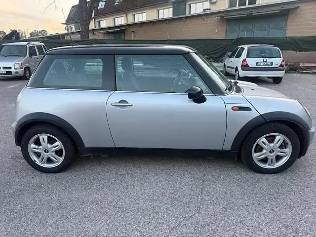 Usata Mini Cooper 116 CV (85 kW) 2006 Grigio Utilitaria