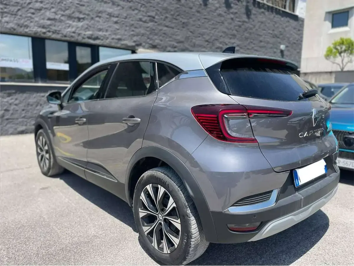 Usata Renault Captur Techno 90 CV (66 kW) 2024 Grigio SUV