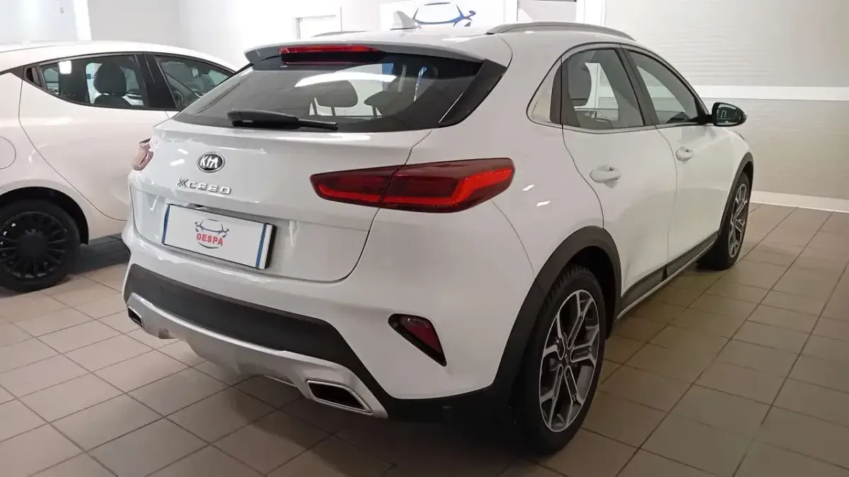 Usata Kia XCeed Style 120 CV (88 kW) 2022 Bianco SUV