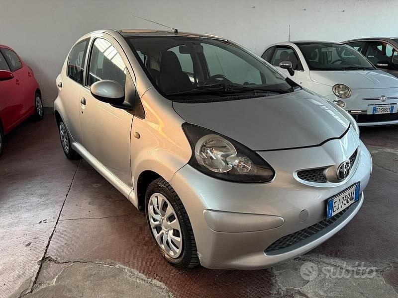 Usata Toyota Aygo 67 CV (49 kW) 2011 Grigio Utilitaria