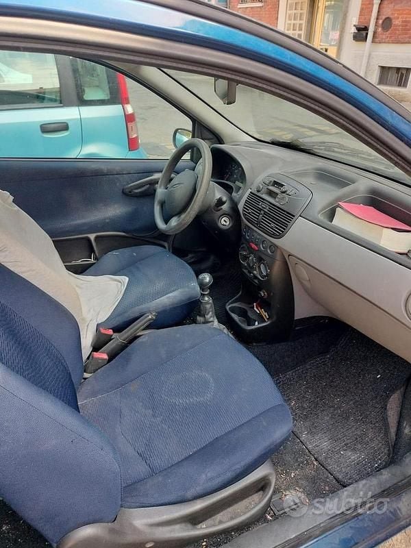 Usata Fiat Punto 60 CV (44 kW) 2001 Utilitaria