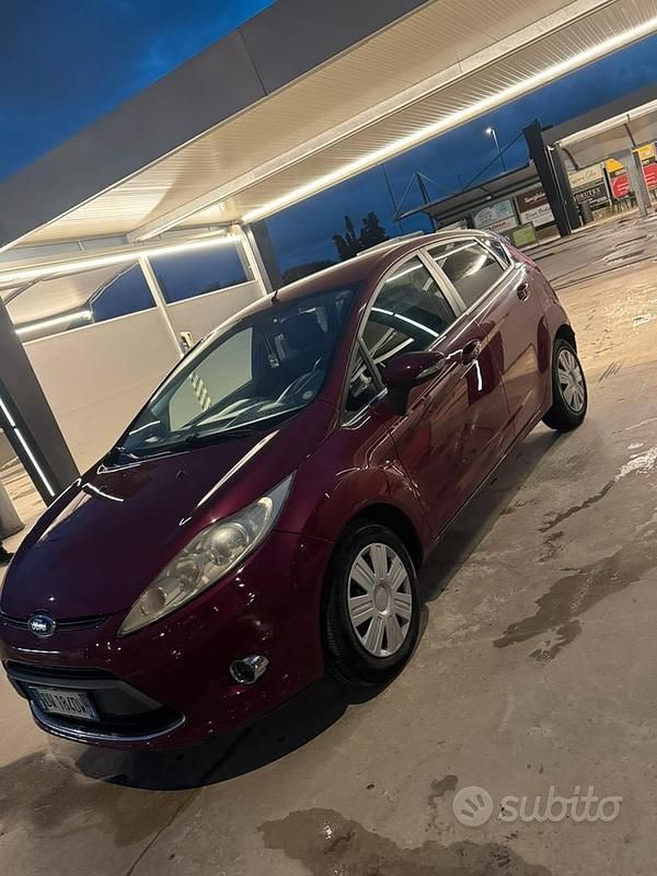 Usata Ford Fiesta 80 CV (58 kW) 2009 Rosso Utilitaria