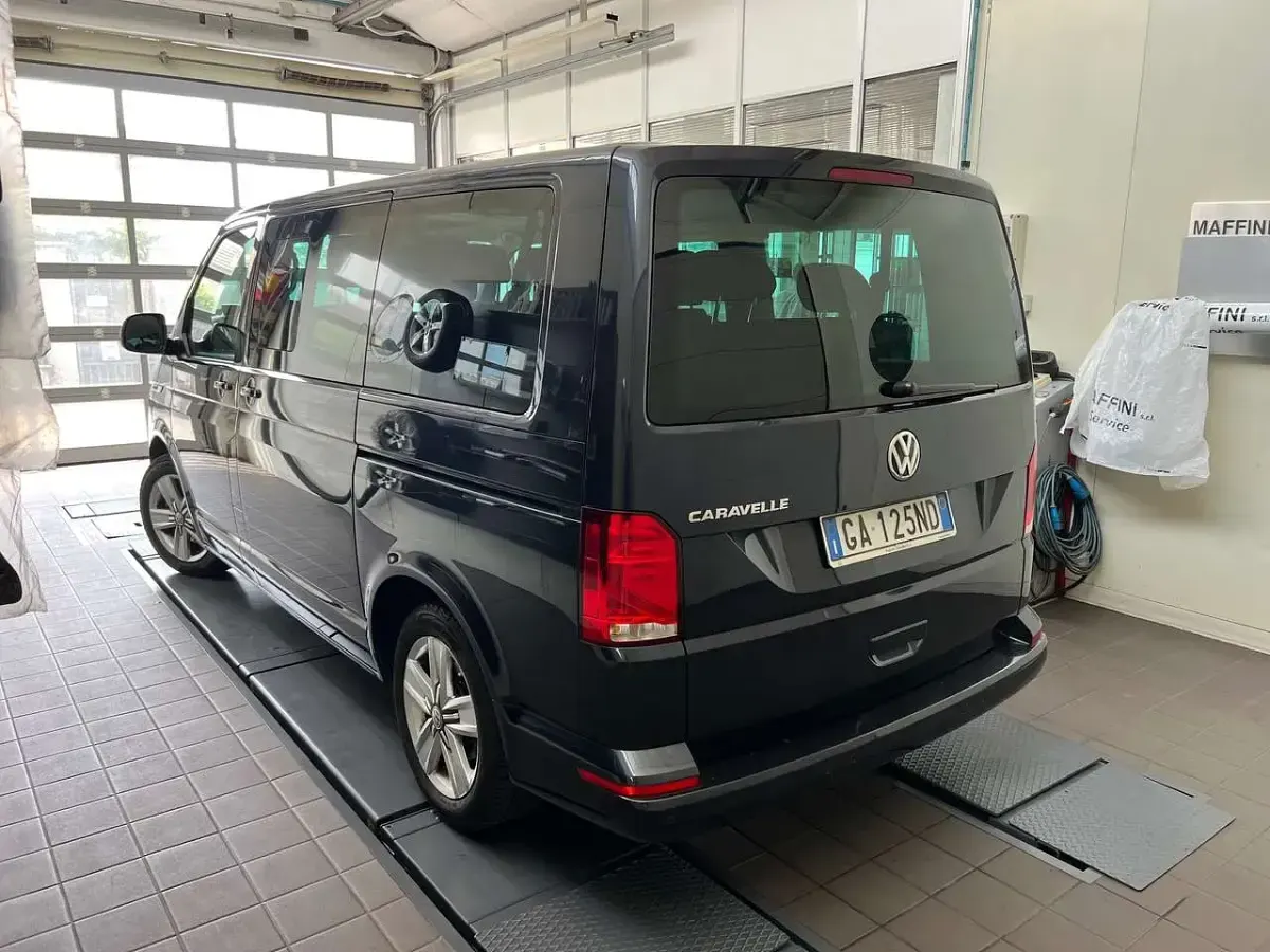 Usata VW Caravelle 150 CV (110 kW) 2020 Blu/azzurro Furgone