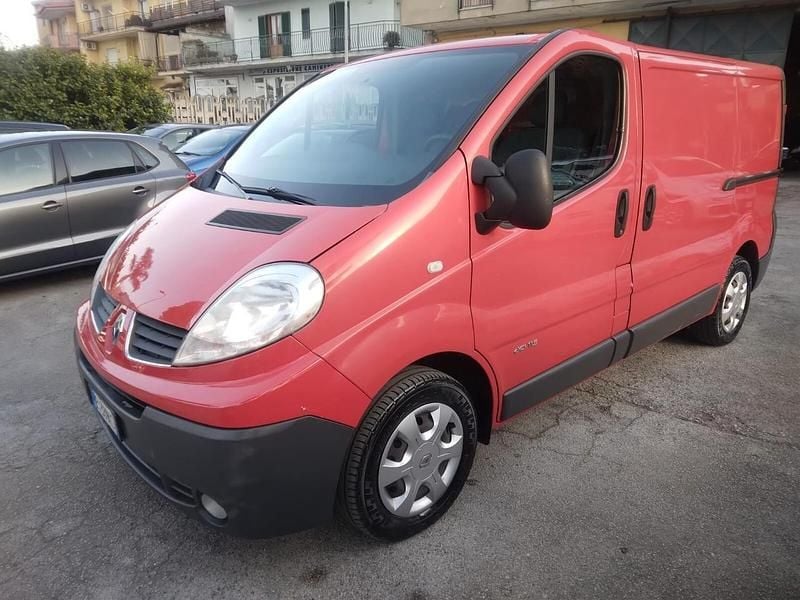 Usata Renault Trafic 114 CV (83 kW) 2014 Rosso Monovolume