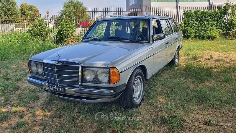 Gray Usata 1979 Mercedes 230 Station wagon | 23.500 € - Immagine 1/4