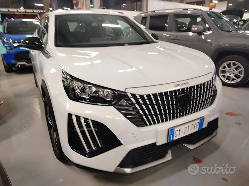 Usata Peugeot 2008 Allure 101 CV (74 kW) 2024 Bianco SUV