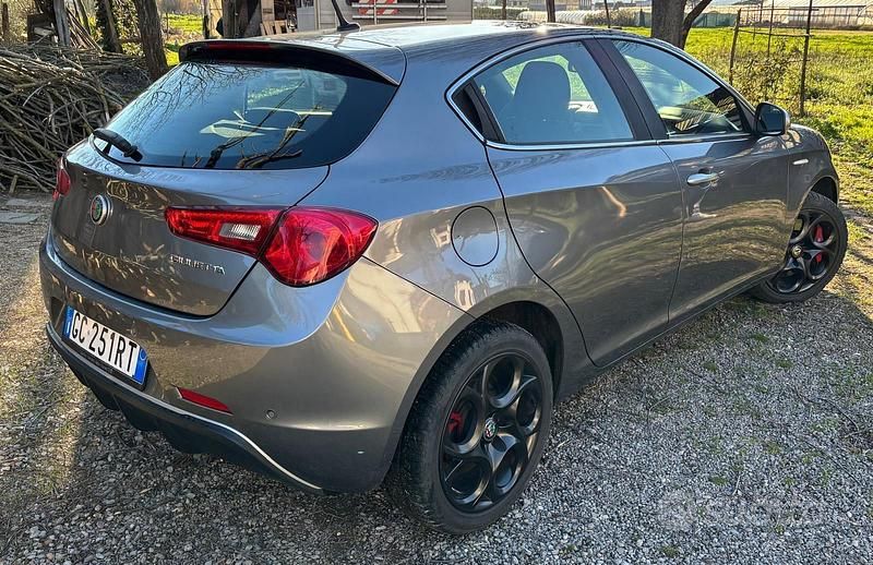 Usata Alfa Romeo Giulietta Super 120 CV (88 kW) 2020 Grigio Utilitaria