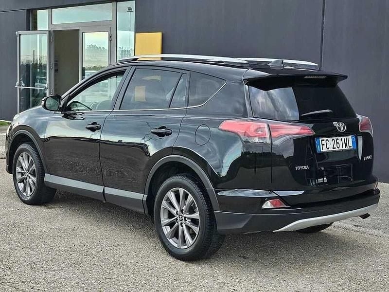 Usata Toyota RAV4 Lounge 143 CV (105 kW) 2016 Nero SUV