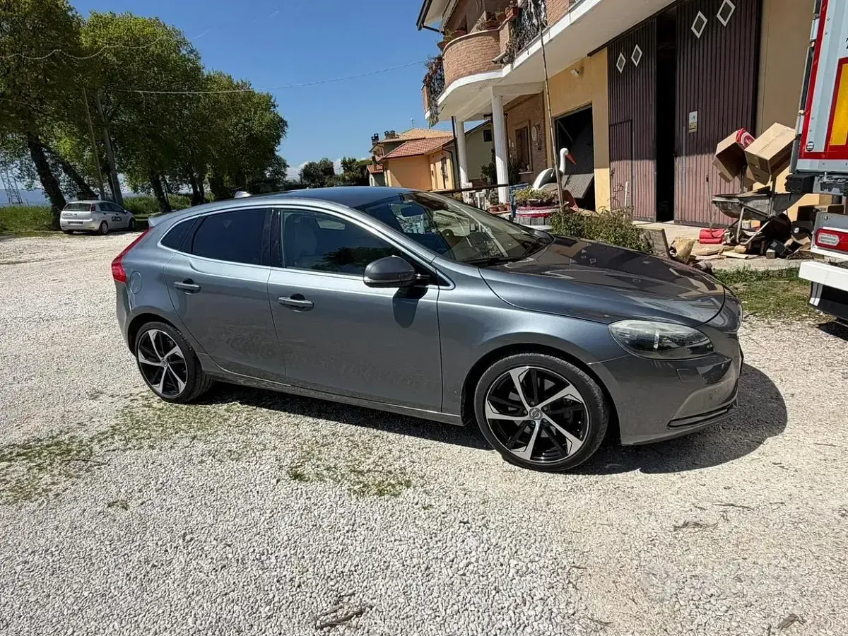 Usata Volvo V40 190 CV (139 kW) 2015 Berlina