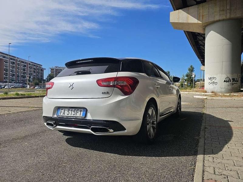 Usata DS Automobiles DS5 Sport Chic 181 CV (133 kW) 2015 Bianco Utilitaria