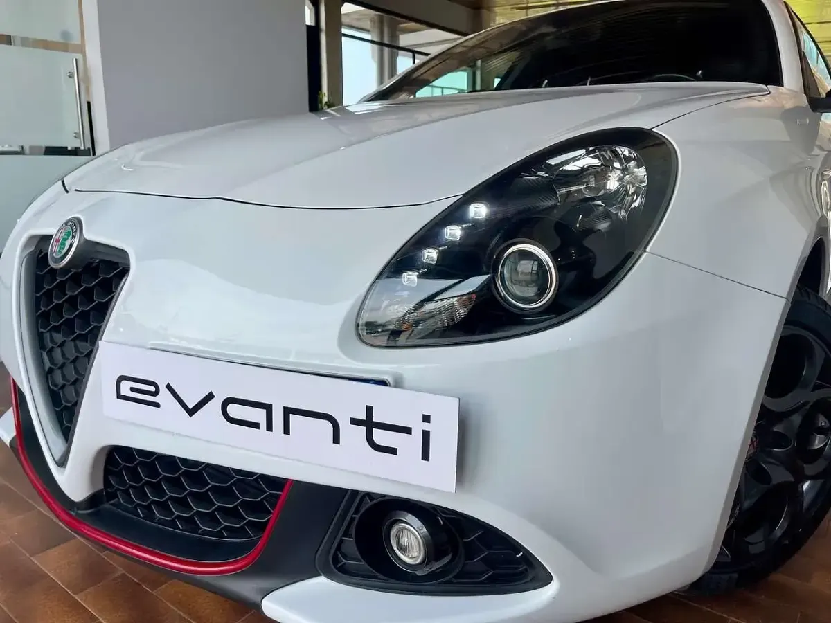 Usata Alfa Romeo Giulietta Super 120 CV (88 kW) 2017 Bianco Utilitaria