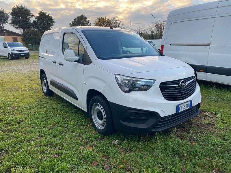 Usata Opel Combo Edition 101 CV (74 kW) 2019 Bianco Monovolume