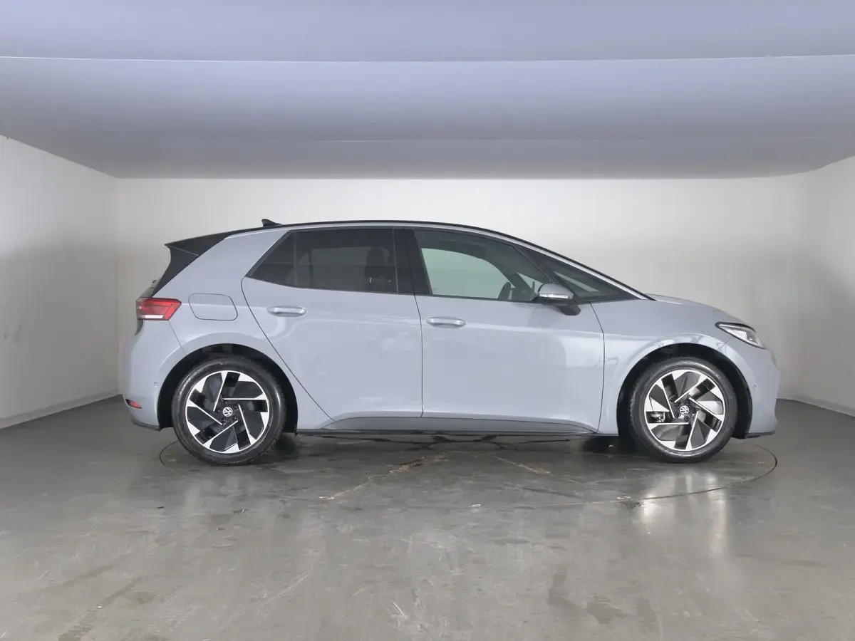 Gebraucht VW ID.3 Pro Performance 150 kW (204 PS) 2024 Grau Kleinwagen