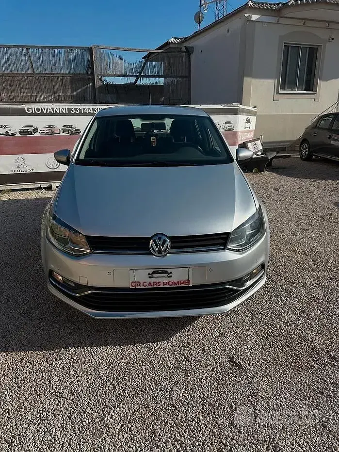 Usata VW Polo Trendline 75 CV (55 kW) 2017 Grigio Berlina