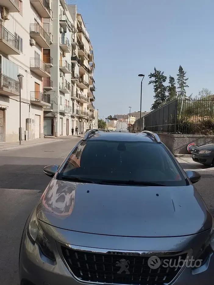 Usata Peugeot 2008 99 CV (72 kW) 2017 Grigio SUV