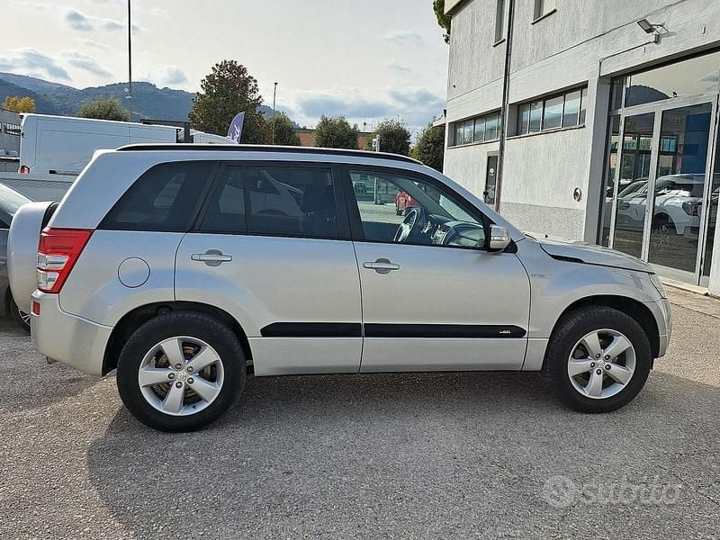 Usata Suzuki Grand Vitara 129 CV (94 kW) 2009 Grigio Berlina