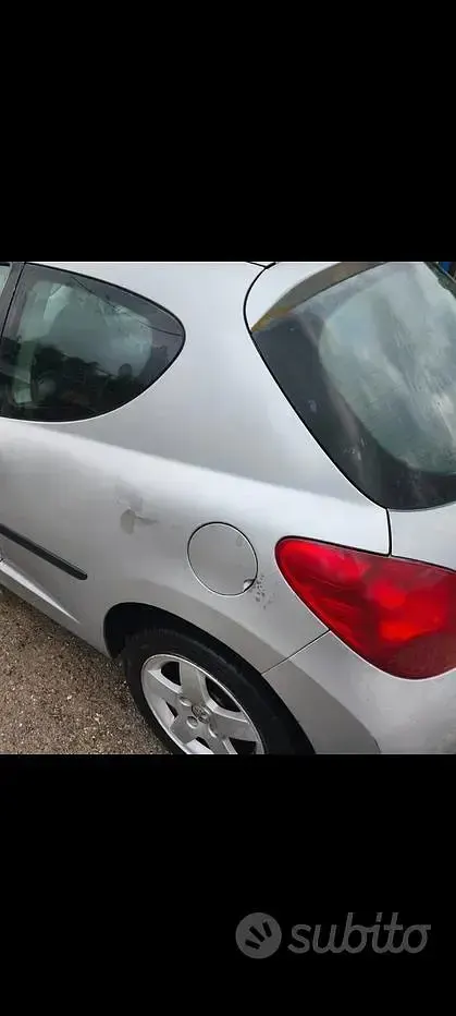 Usata Peugeot 207 68 CV (50 kW) 2009 Utilitaria