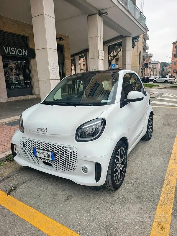 Begagnad Smart ForTwo Coupé Prime 41 kW (56 HK) 2024 Vit Halvkombi
