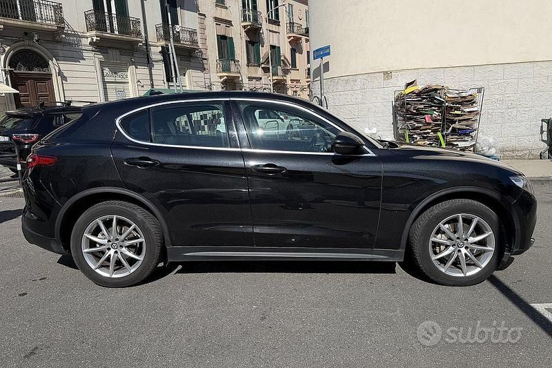 Usata Alfa Romeo Stelvio Super 210 CV (154 kW) 2017 Nero SUV