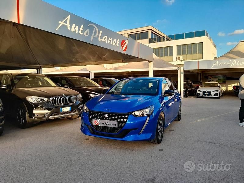 Blu Usata 2022 Peugeot 208 Allure Due volumi | 13.900 € (Buon prezzo) - Immagine 1/4