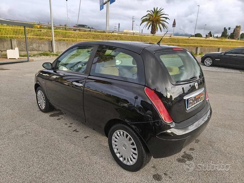 Usata Lancia Ypsilon 70 CV (51 kW) 2006 Nero Utilitaria