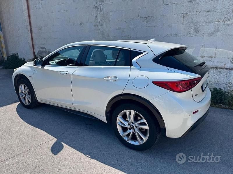 Usata Infiniti Q30 Luxe 170 CV (125 kW) 2019 Bianco Berlina