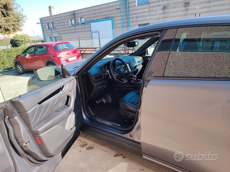 Usata Maserati Levante 250 CV (183 kW) 2020 Grigio SUV