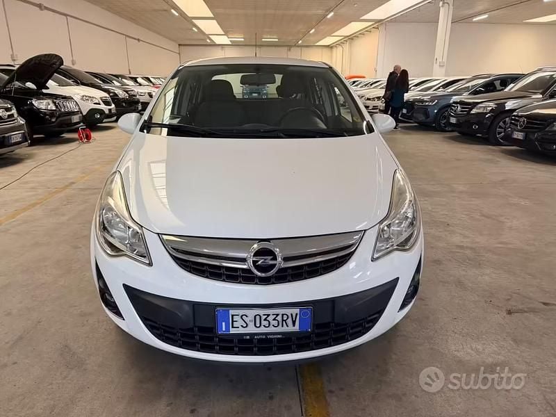 Usata Opel Corsa Edition 85 CV (62 kW) 2013 Bianco Utilitaria