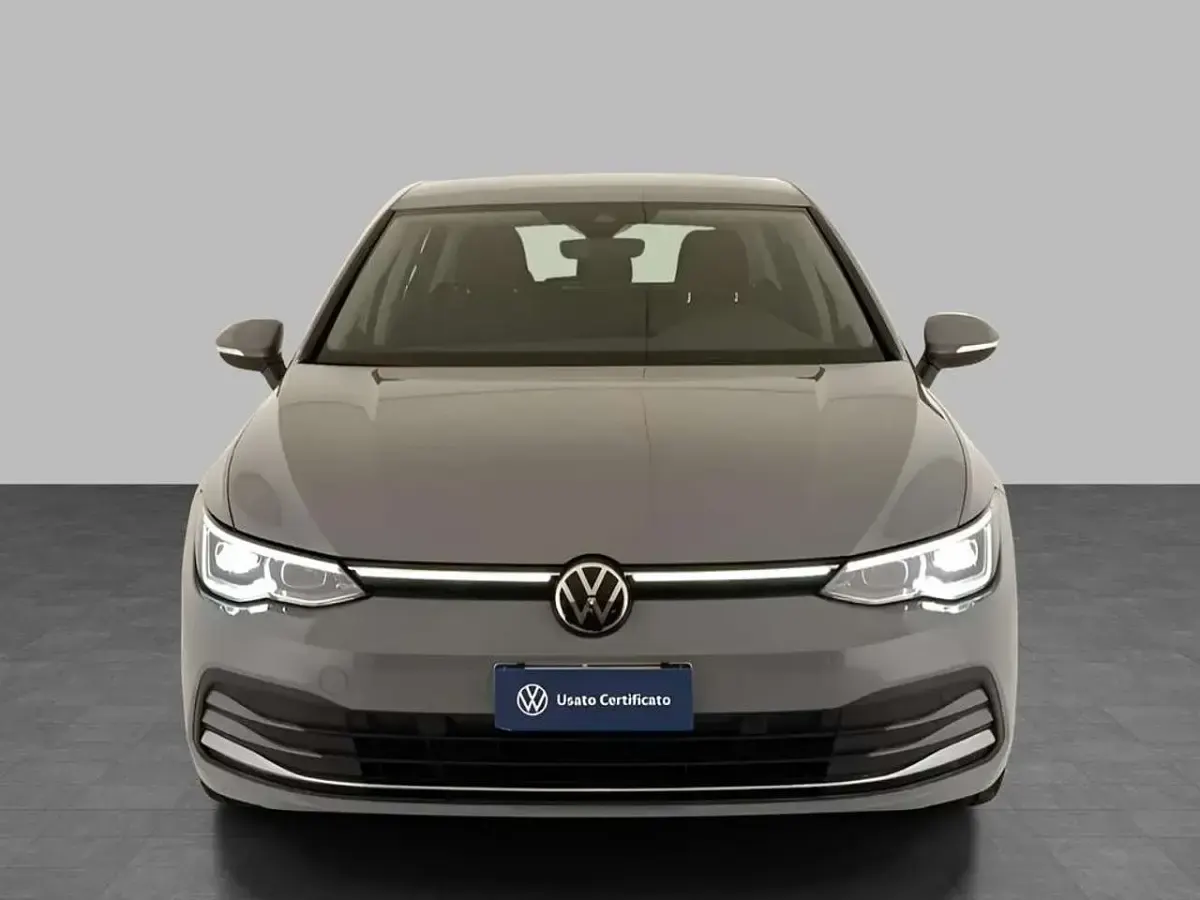 Usata VW Golf VIII Life 131 CV (96 kW) 2023 Moonstone grey Berlina