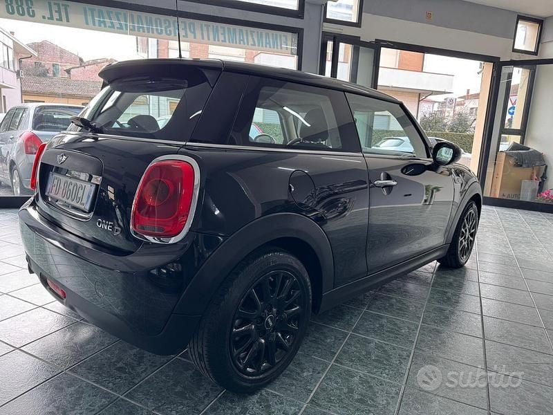 Usata Mini One D Business 95 CV (69 kW) 2016 Nero Utilitaria