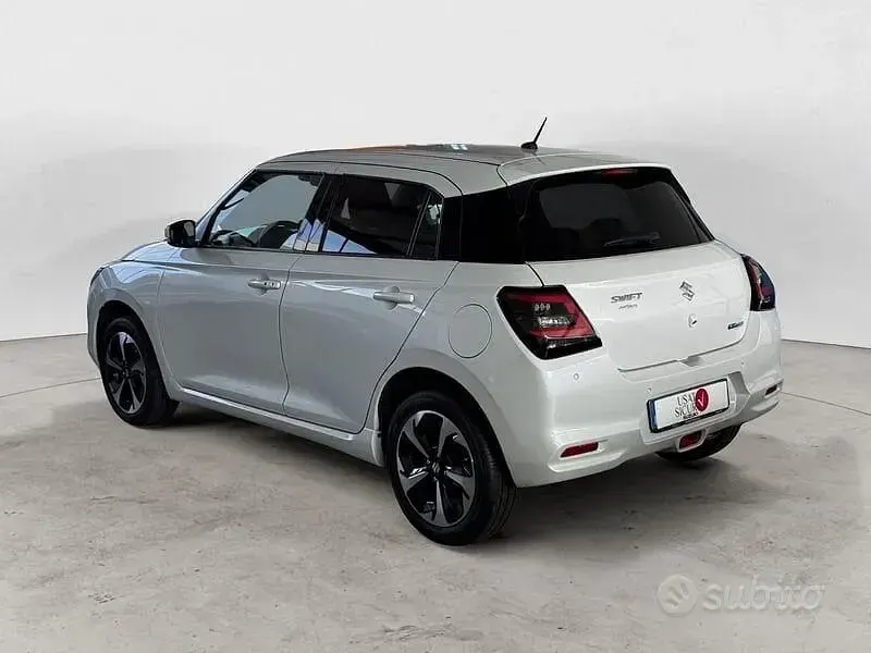 Nuova Suzuki Swift 2025 Bianco Utilitaria