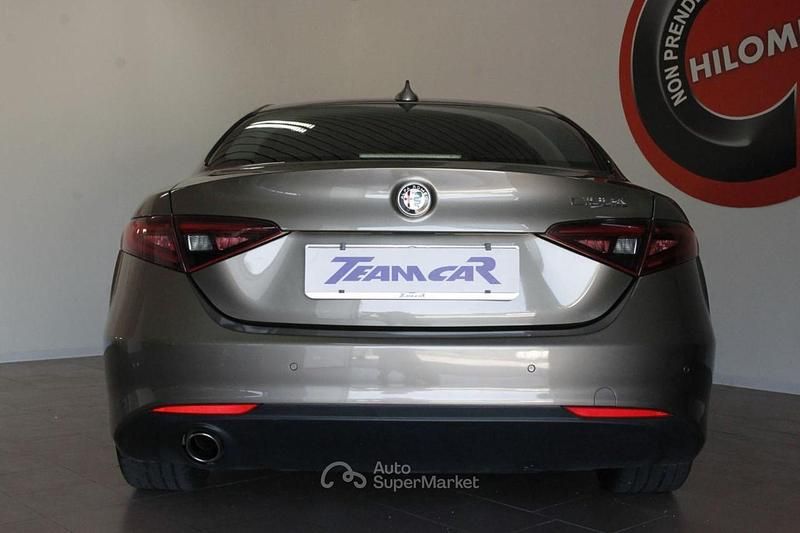 Usata Alfa Romeo Giulia Super 150 CV (110 kW) 2017 Grigio(met.) Berlina