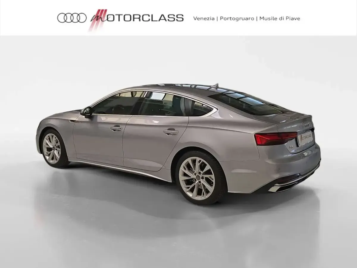 Usata Audi A5 Sportback Advanced 190 CV (139 kW) 2020 L5 argento fioretto metallizza Utilitaria